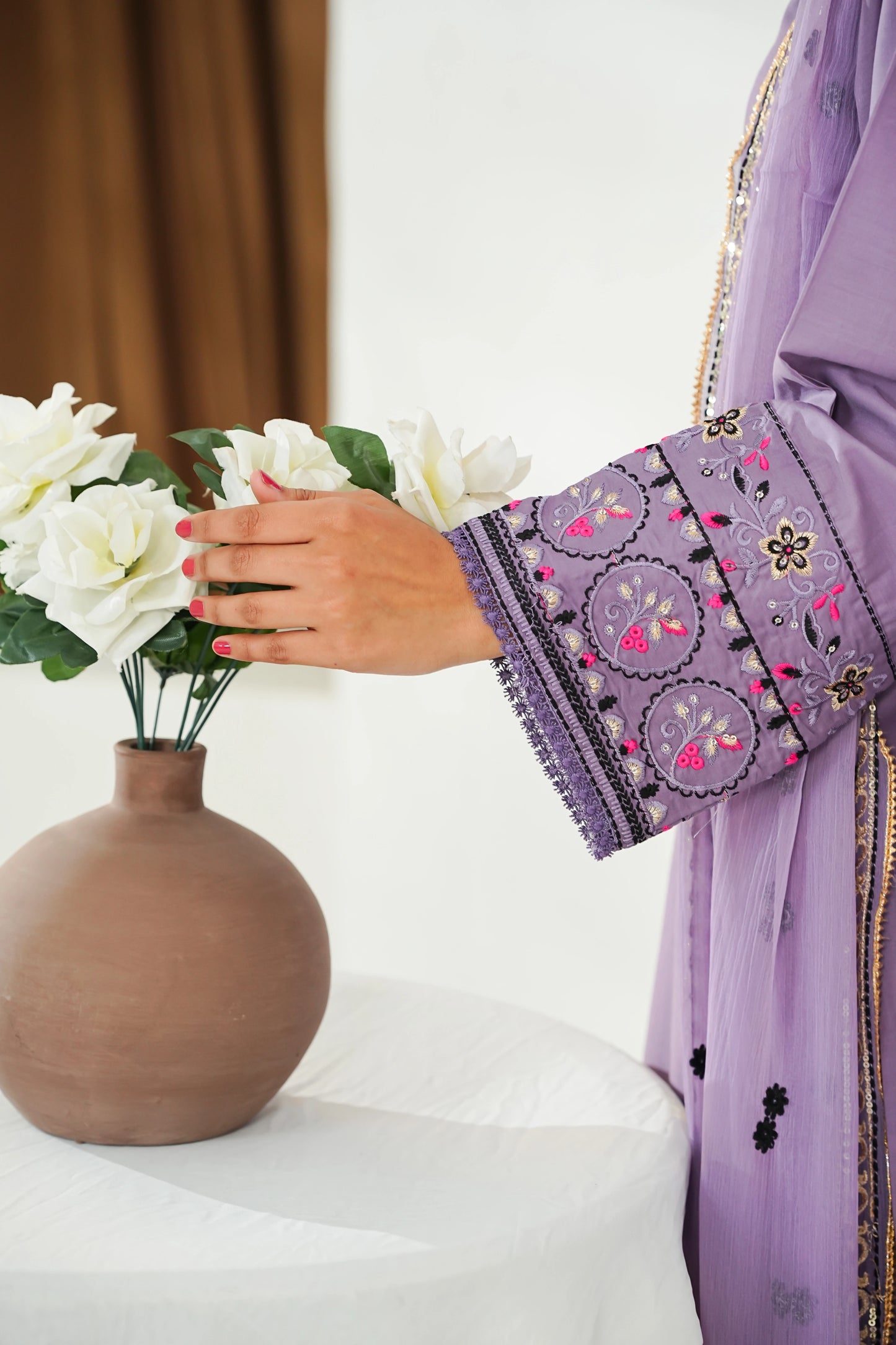 Amna Khuram – LILAC Embroidered 3PC Cotton Lawn Stitched Outfit