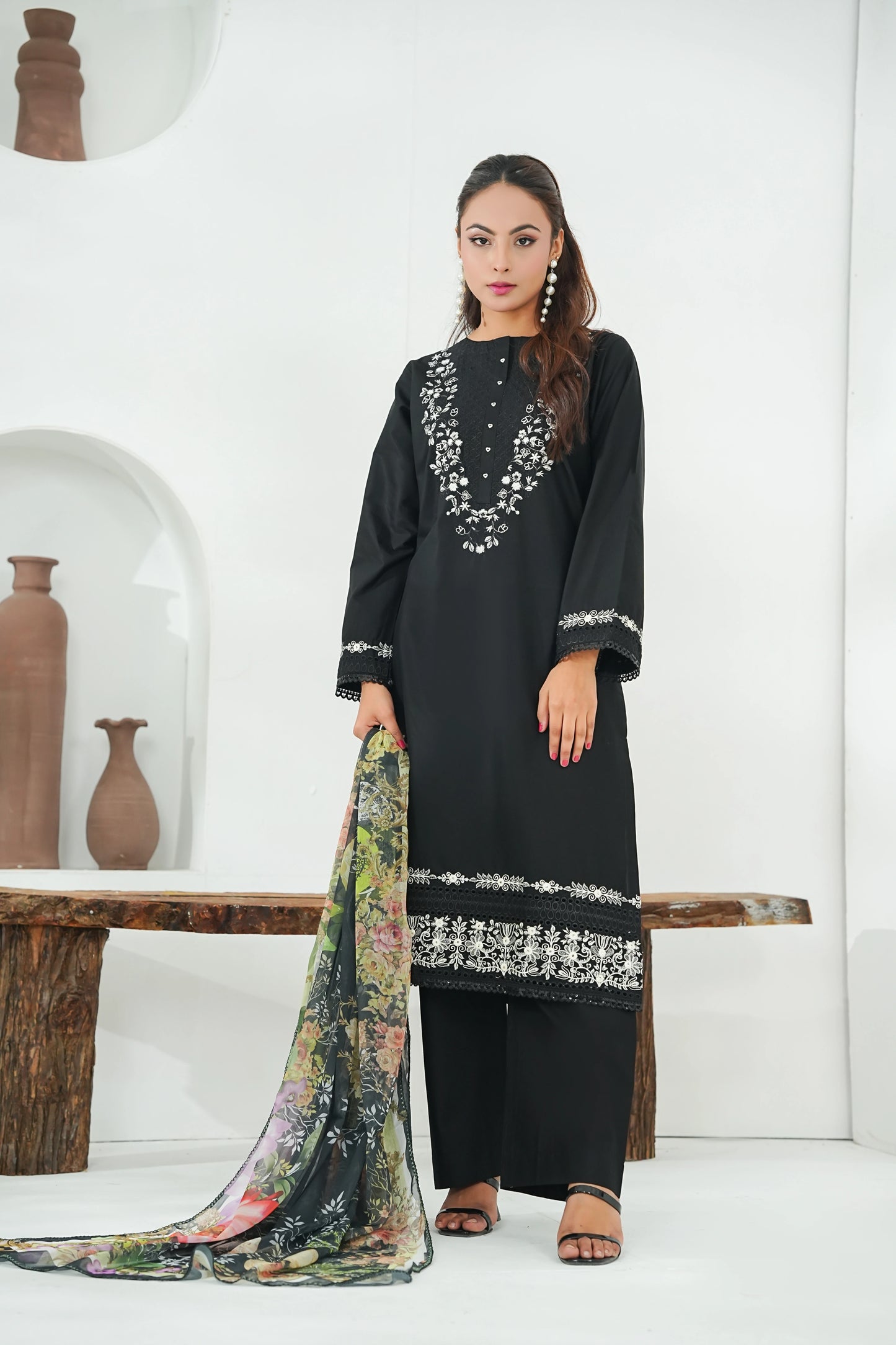 Amna Khuram Black JAL Embroidery Neck Cotton Lawn 3PC – Stitched