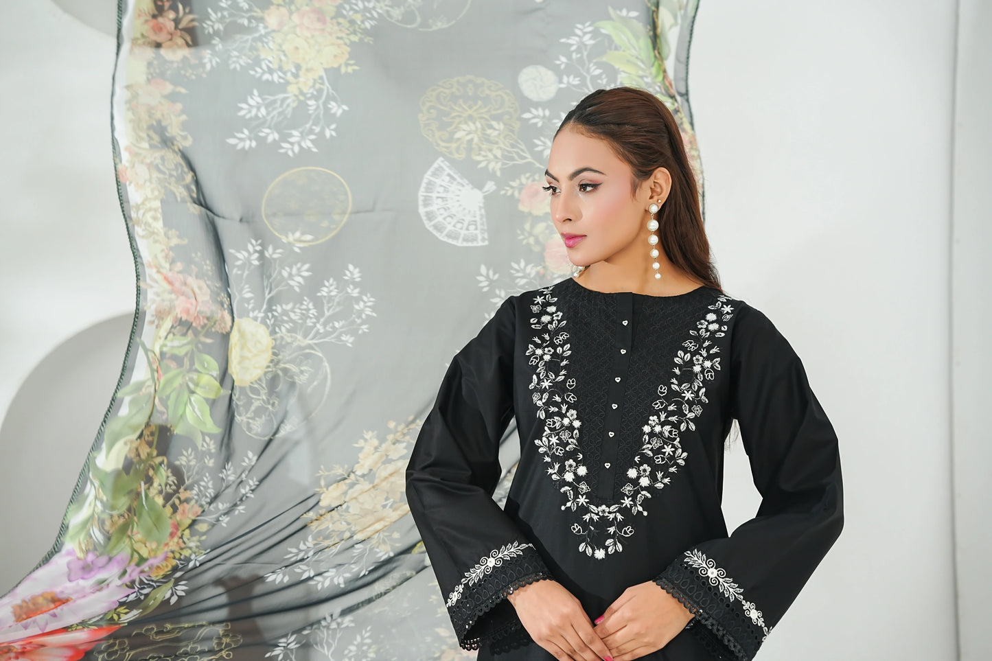 Amna Khuram Black JAL Embroidery Neck Cotton Lawn 3PC – Stitched