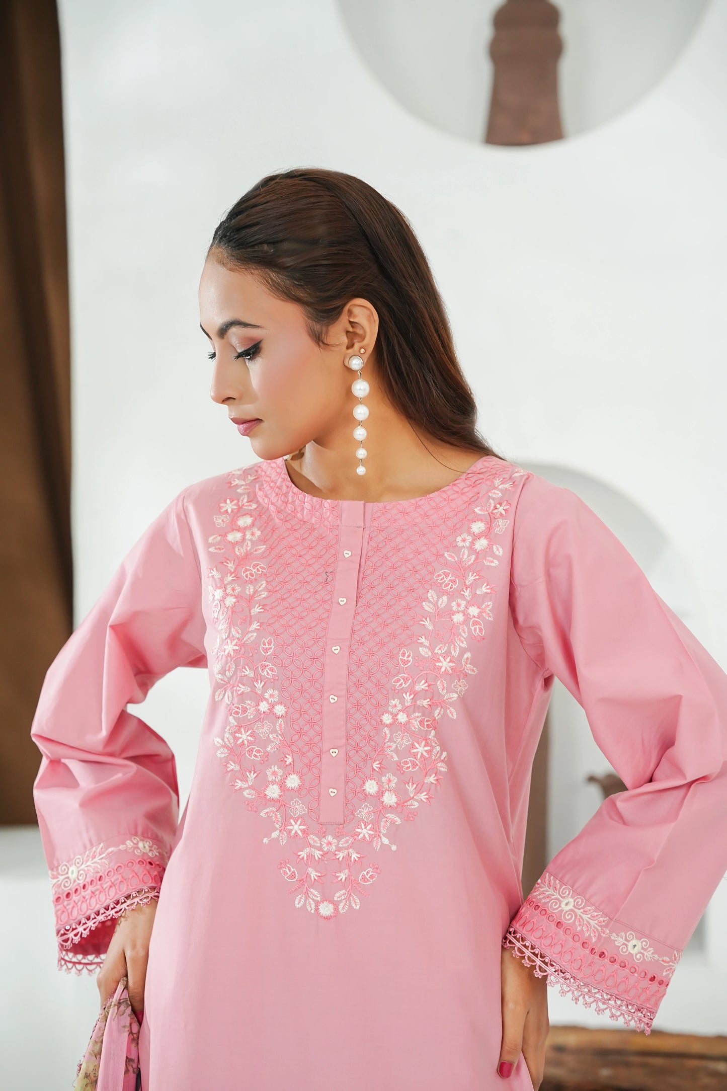 Amna Khuram – Peach JAL Embroidery Neck Cotton Lawn 3PC Stitched