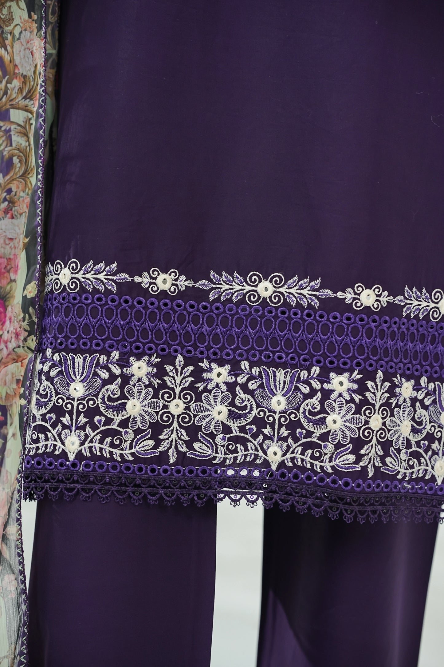 Amna Khuram – Purple JAL Embroidery Neck Cotton Lawn 3PC Stitched