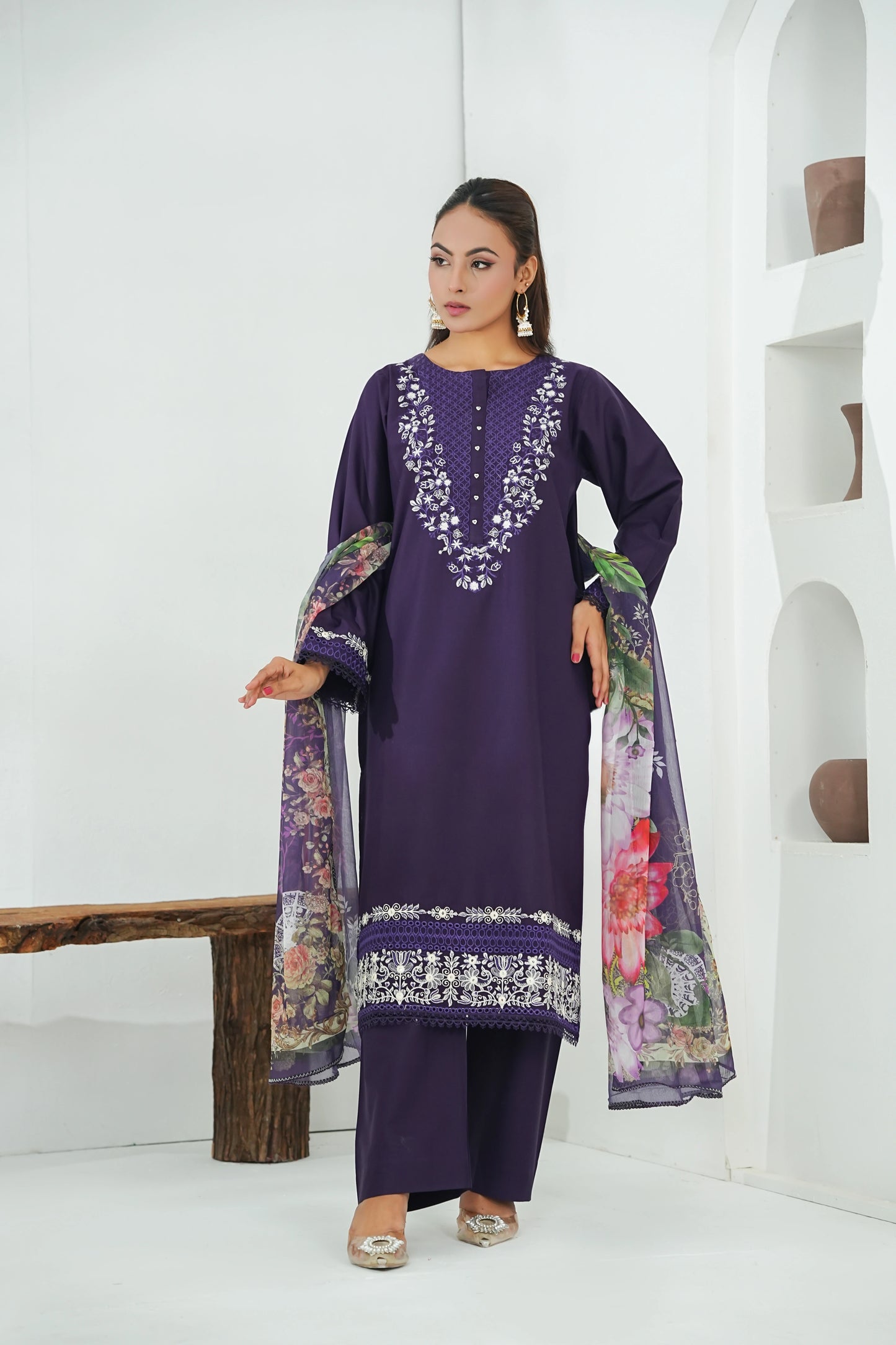 Amna Khuram – Purple JAL Embroidery Neck Cotton Lawn 3PC Stitched