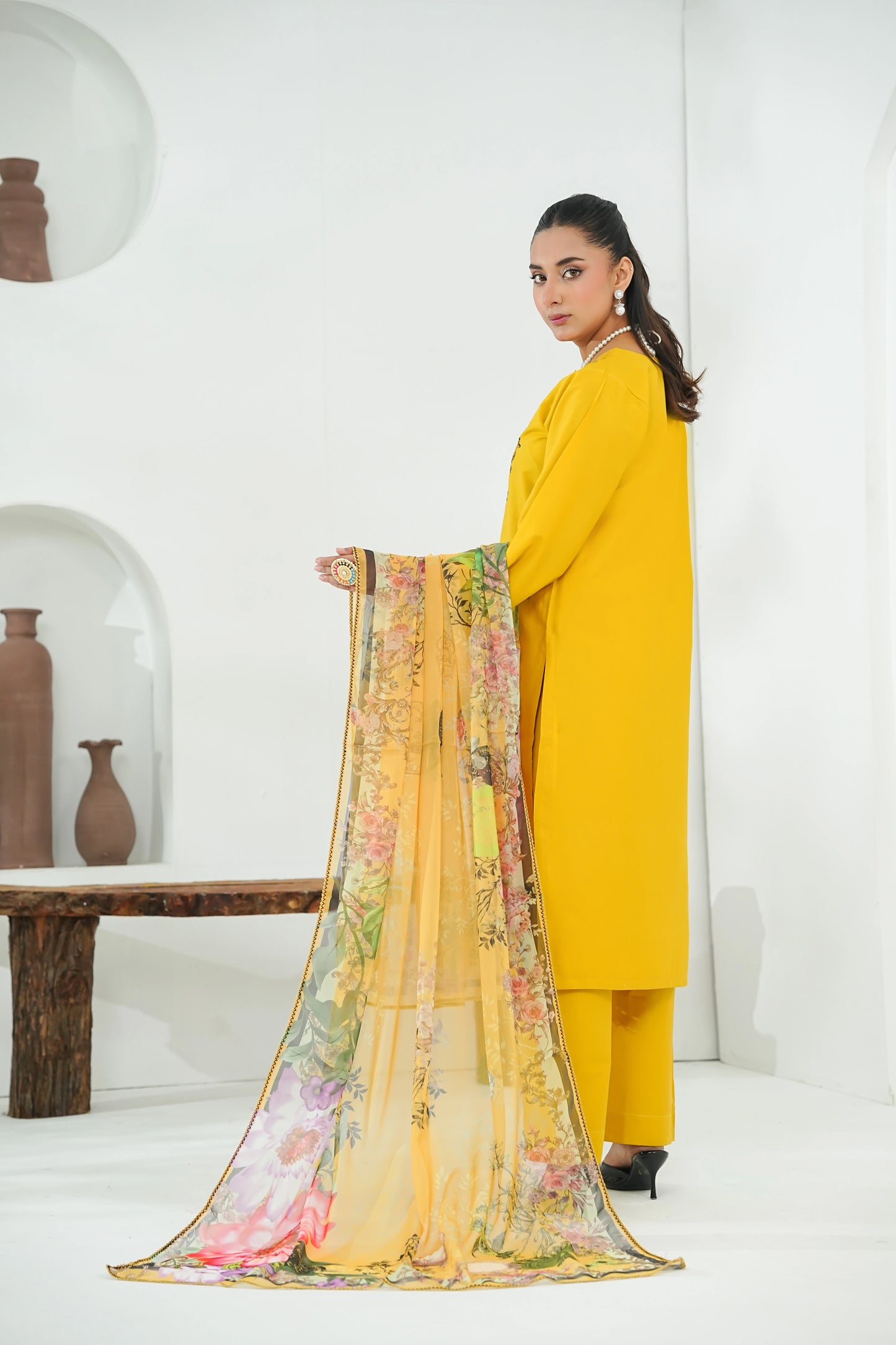 Amna Khuram – Yellow JAL Embroidery Neck Cotton Lawn 3PC Stitched