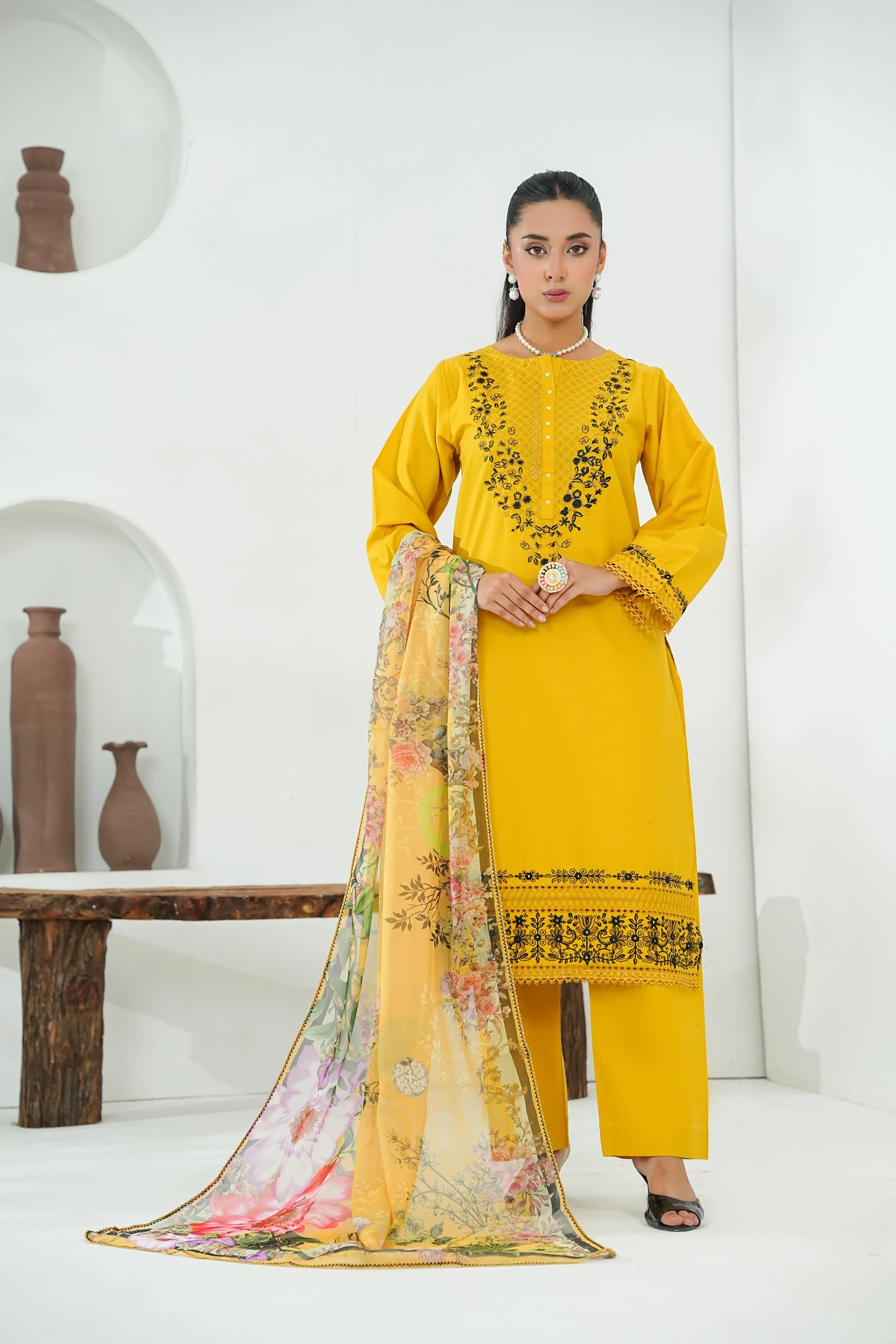 Amna Khuram – Yellow JAL Embroidery Neck Cotton Lawn 3PC Stitched