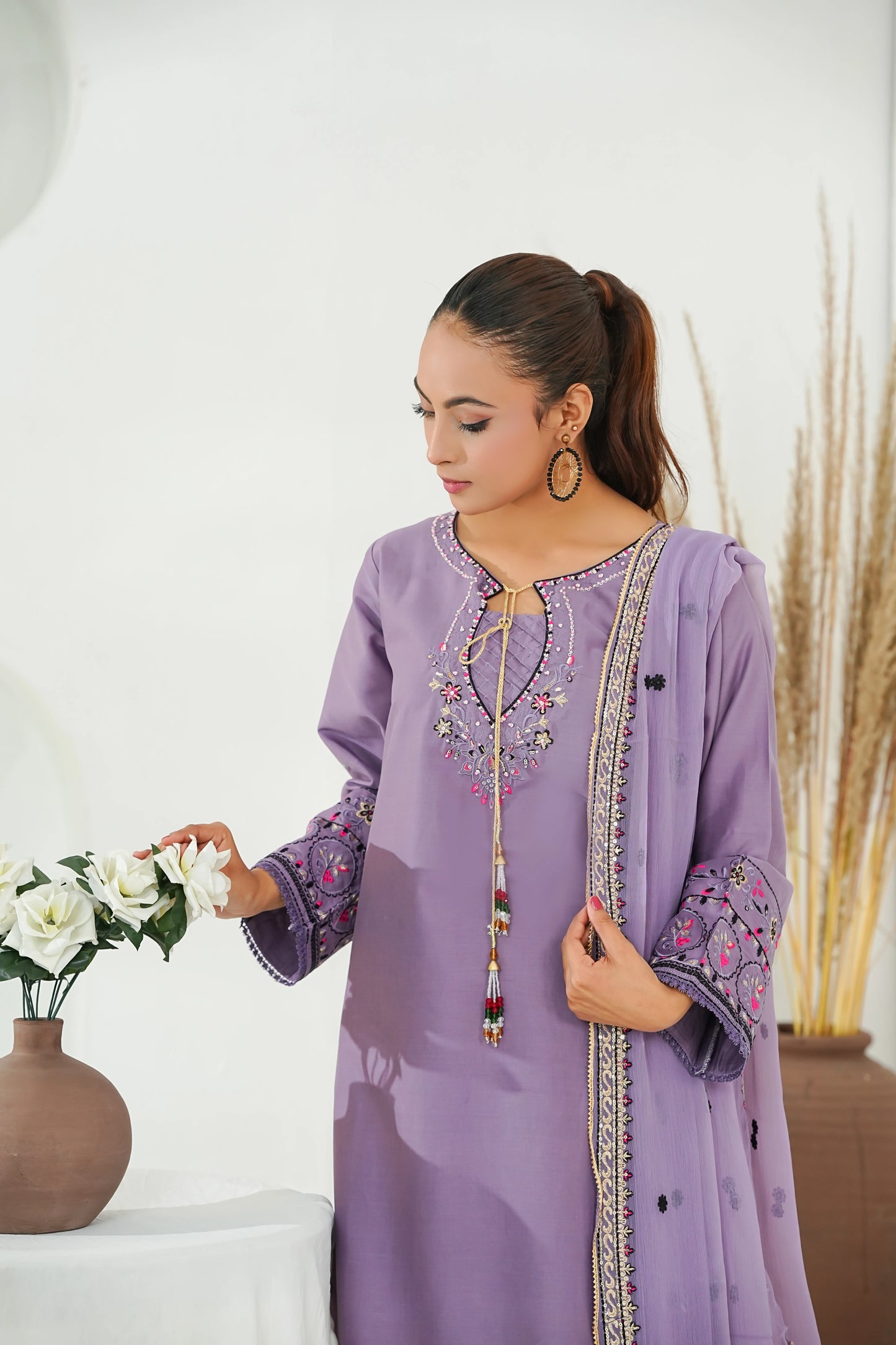 Amna Khuram – LILAC Embroidered 3PC Cotton Lawn Stitched Outfit