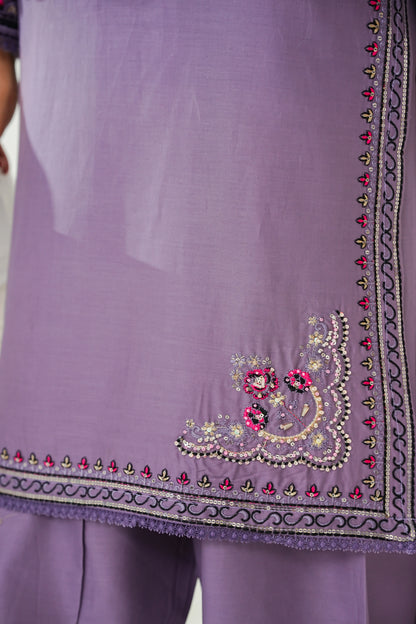 Amna Khuram – LILAC Embroidered 3PC Cotton Lawn Stitched Outfit