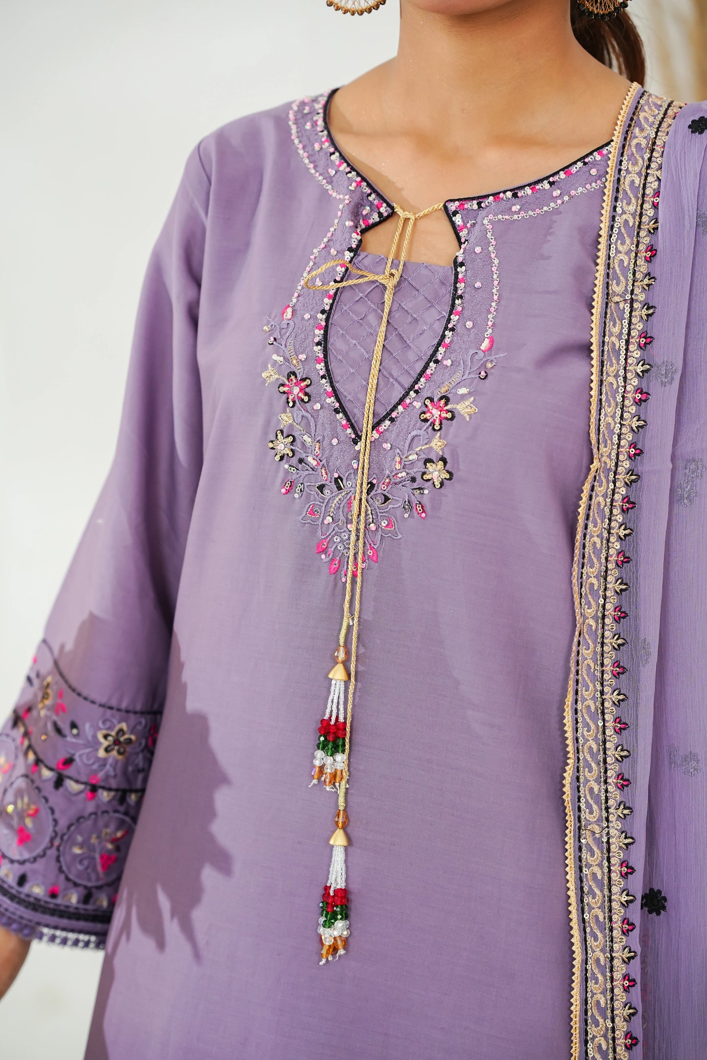 Amna Khuram – LILAC Embroidered 3PC Cotton Lawn Stitched Outfit