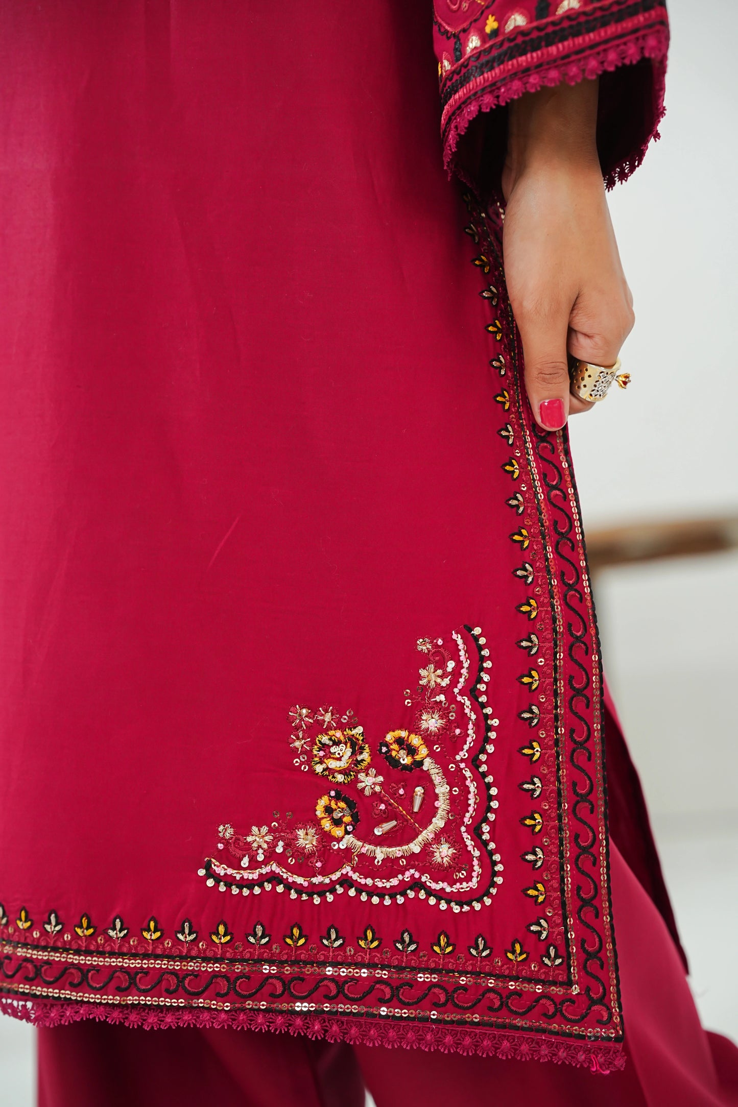 Amna Khuram – MAROON Embroidered 3PC Cotton Lawn Stitched Outfit