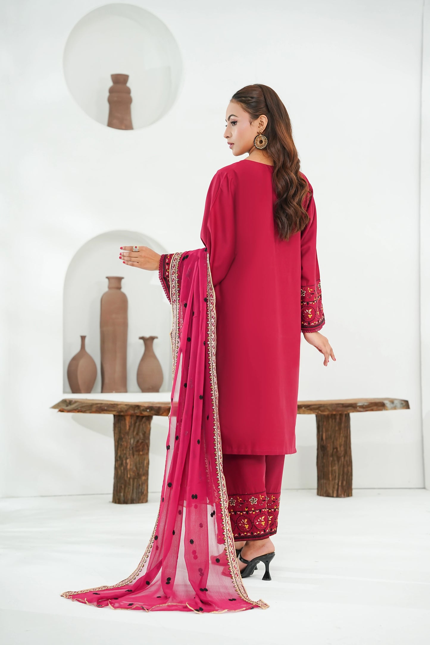 Amna Khuram – MAROON Embroidered 3PC Cotton Lawn Stitched Outfit