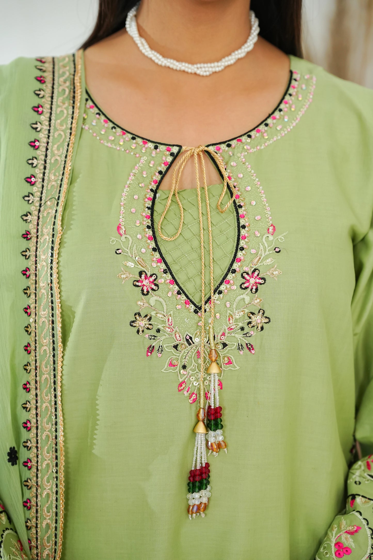 Amna Khuram – PISTA Embroidered 3PC Cotton Lawn Stitched Outfit