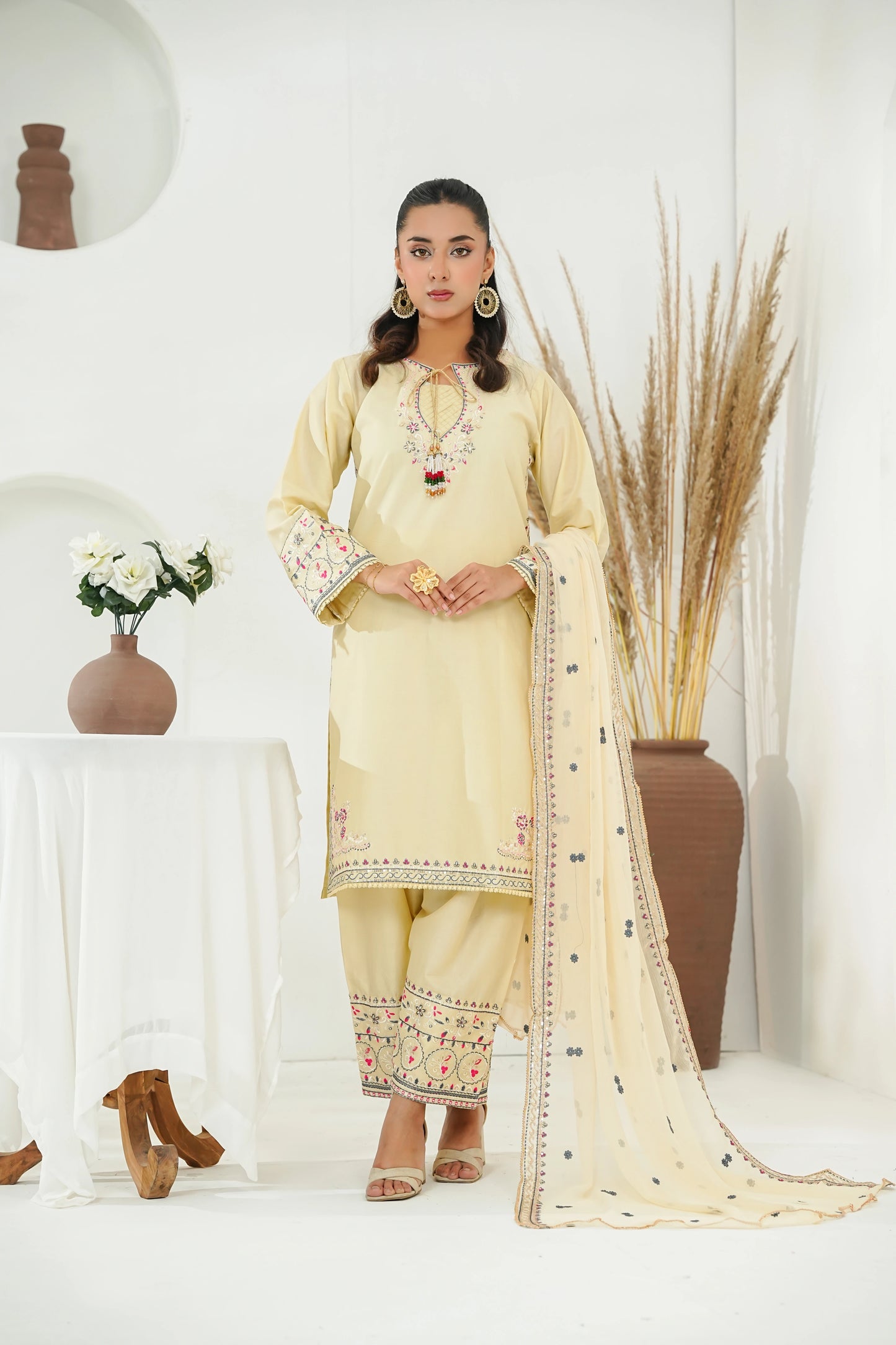 Amna Khuram – SKIN Embroidered 3PC Cotton Lawn Stitched Outfit