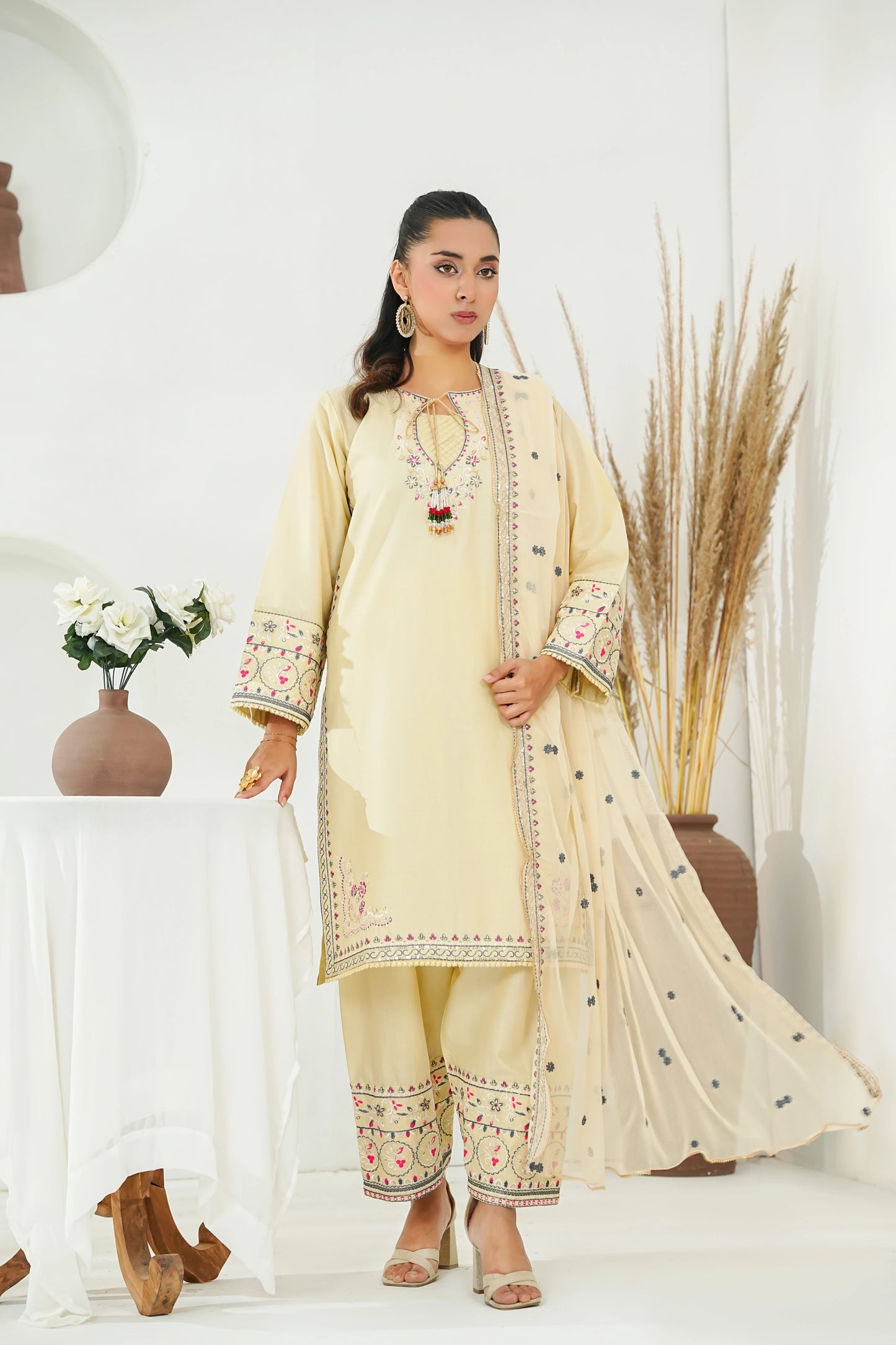 Amna Khuram – SKIN Embroidered 3PC Cotton Lawn Stitched Outfit