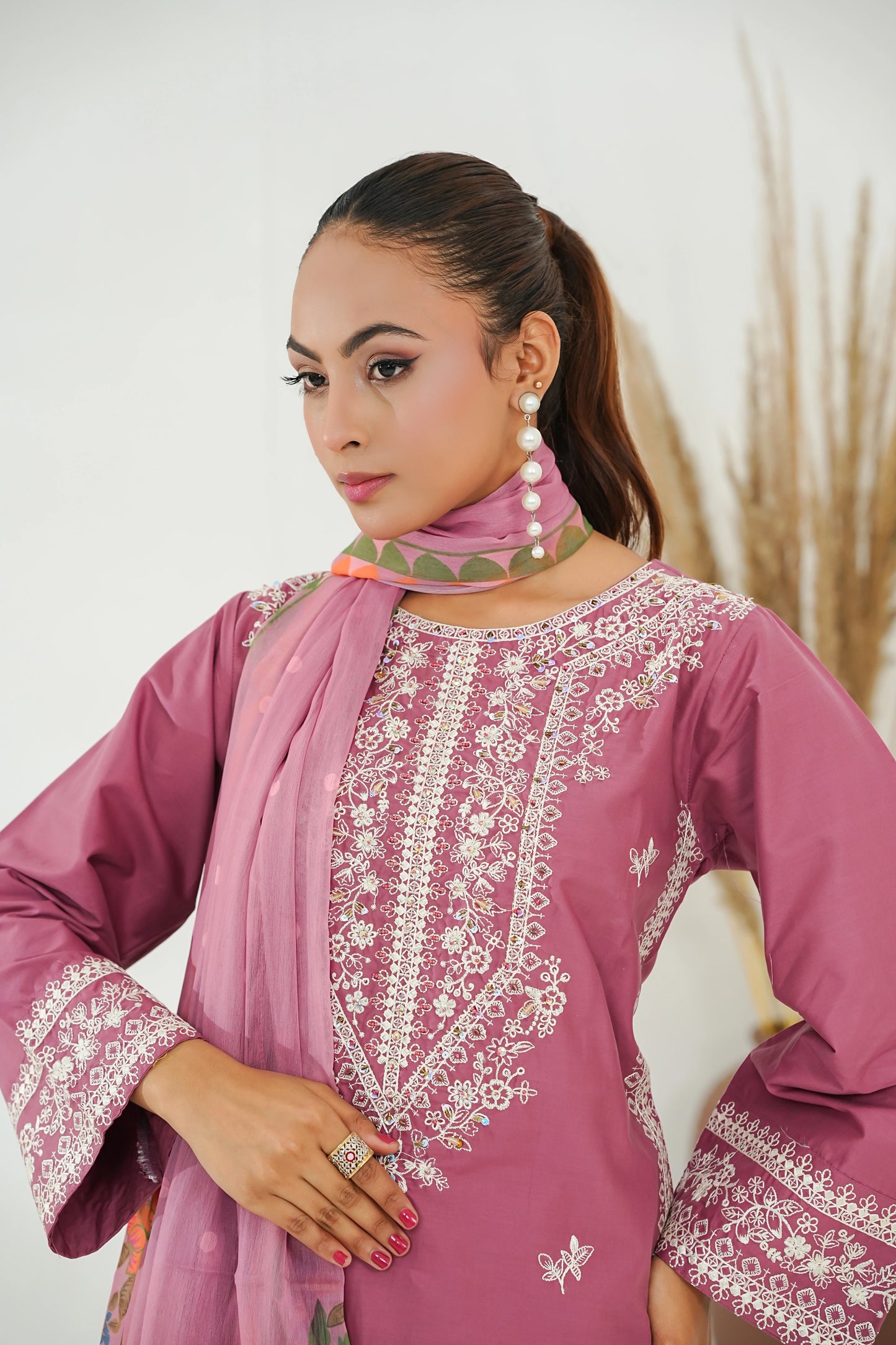Amna Khuram – LILAC Cut Dana Emb Neck 3PC Cotton Lawn Stitched Suit