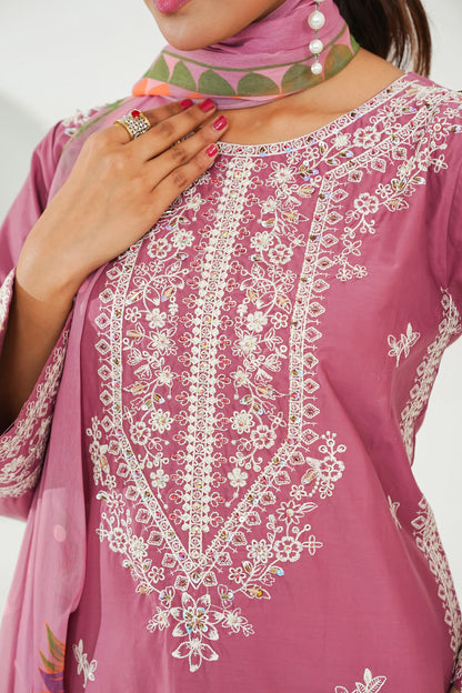 Amna Khuram – LILAC Cut Dana Emb Neck 3PC Cotton Lawn Stitched Suit