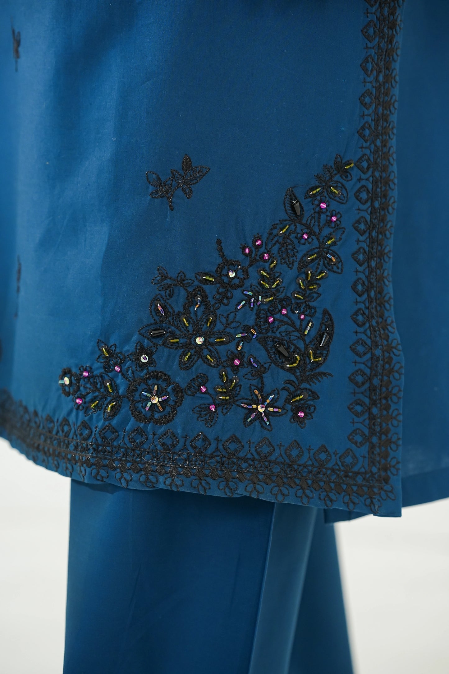 Amna Khuram – BLUE Cut Dana Emb Neck 3PC Cotton Lawn Stitched Suit