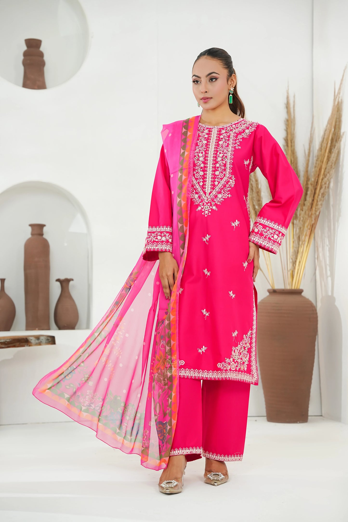 Amna Khuram – D.PINK Cut Dana Emb Neck 3PC Cotton Lawn Stitched Suit