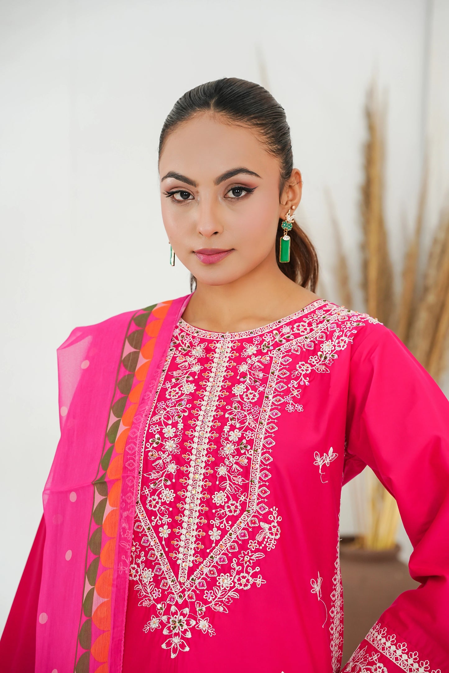 Amna Khuram – D.PINK Cut Dana Emb Neck 3PC Cotton Lawn Stitched Suit