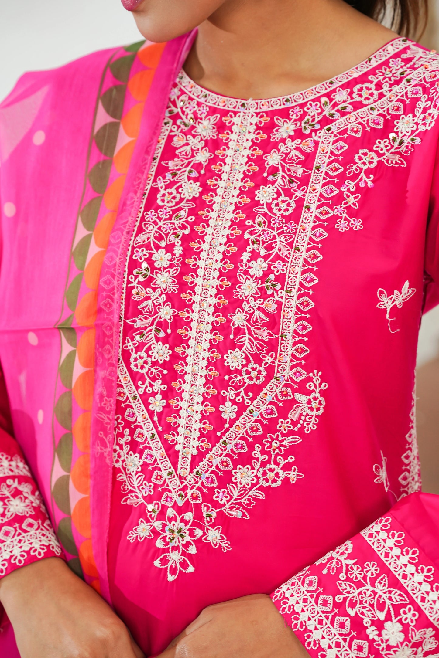 Amna Khuram – D.PINK Cut Dana Emb Neck 3PC Cotton Lawn Stitched Suit