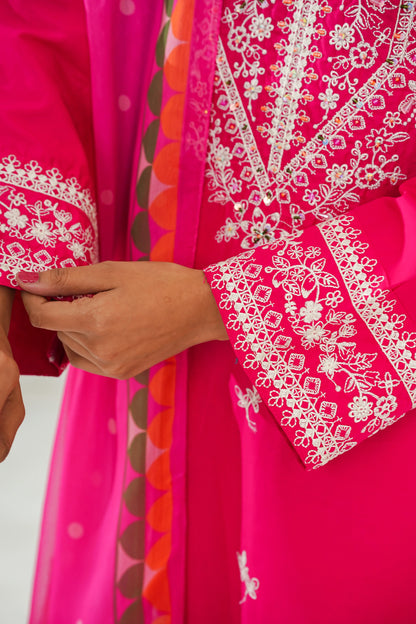 Amna Khuram – D.PINK Cut Dana Emb Neck 3PC Cotton Lawn Stitched Suit