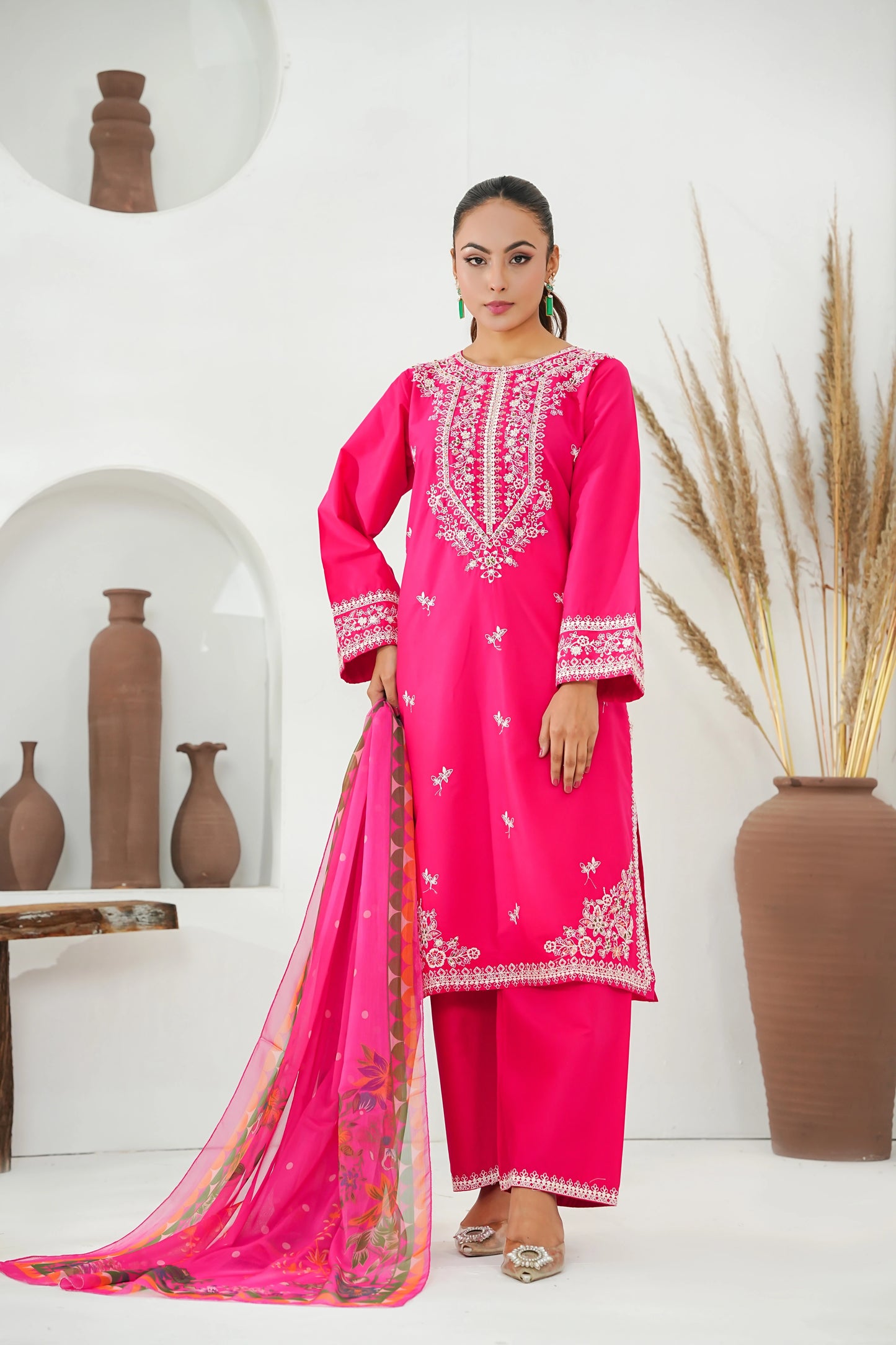 Amna Khuram – D.PINK Cut Dana Emb Neck 3PC Cotton Lawn Stitched Suit