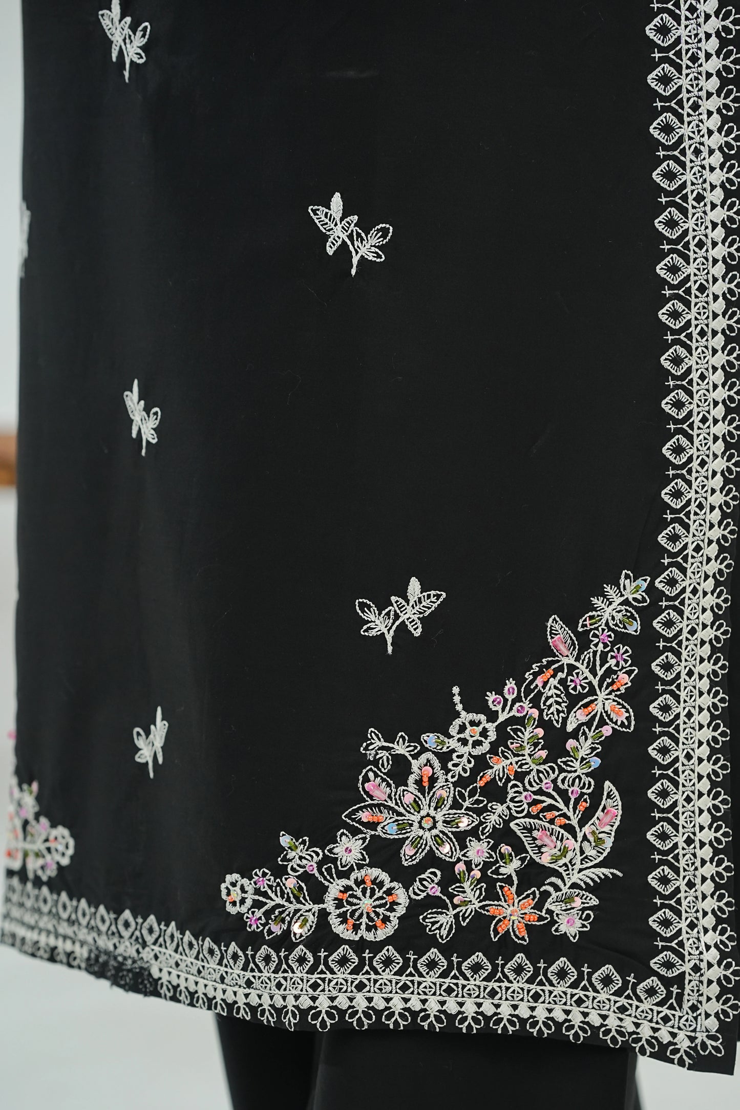 Amna Khuram – BLACK Cut Dana Emb Neck 3PC Cotton Lawn Stitched Suit