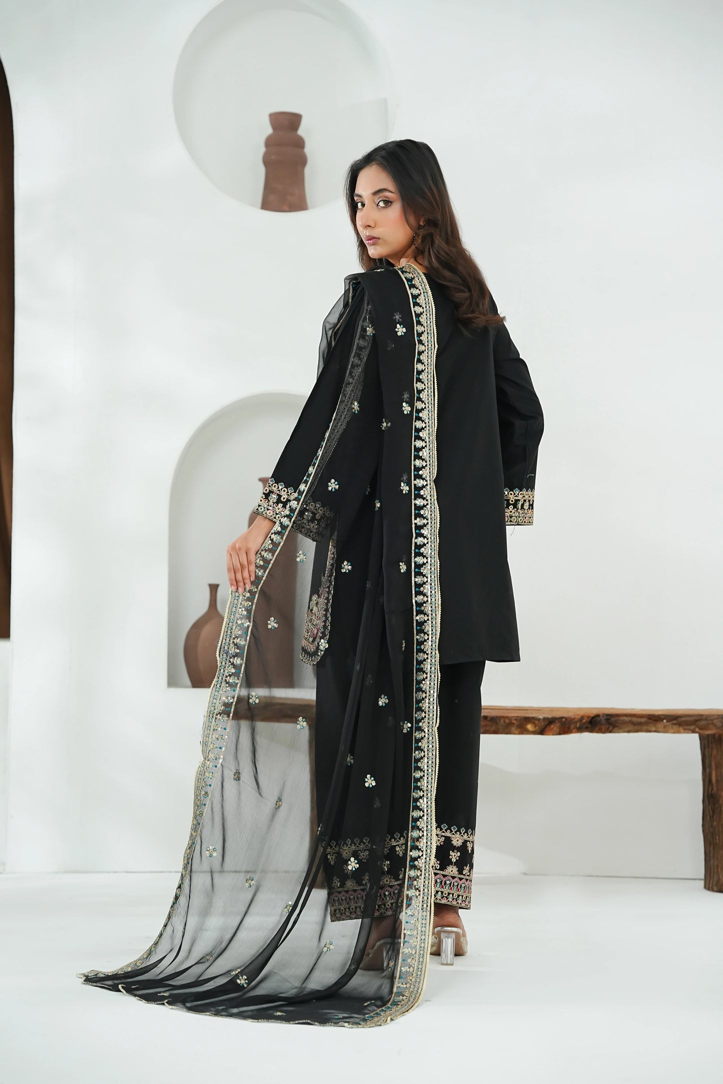 Amna Khuram – BLACK Charizma Style 3PC Cotton Lawn Stitched Suit