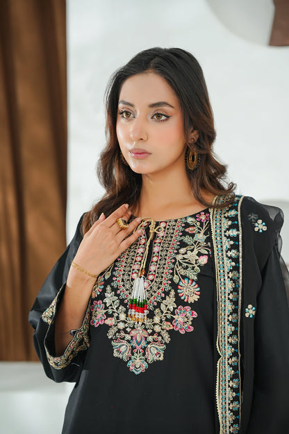 Amna Khuram – BLACK Charizma Style 3PC Cotton Lawn Stitched Suit