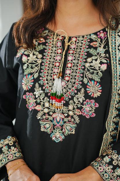 Amna Khuram – BLACK Charizma Style 3PC Cotton Lawn Stitched Suit