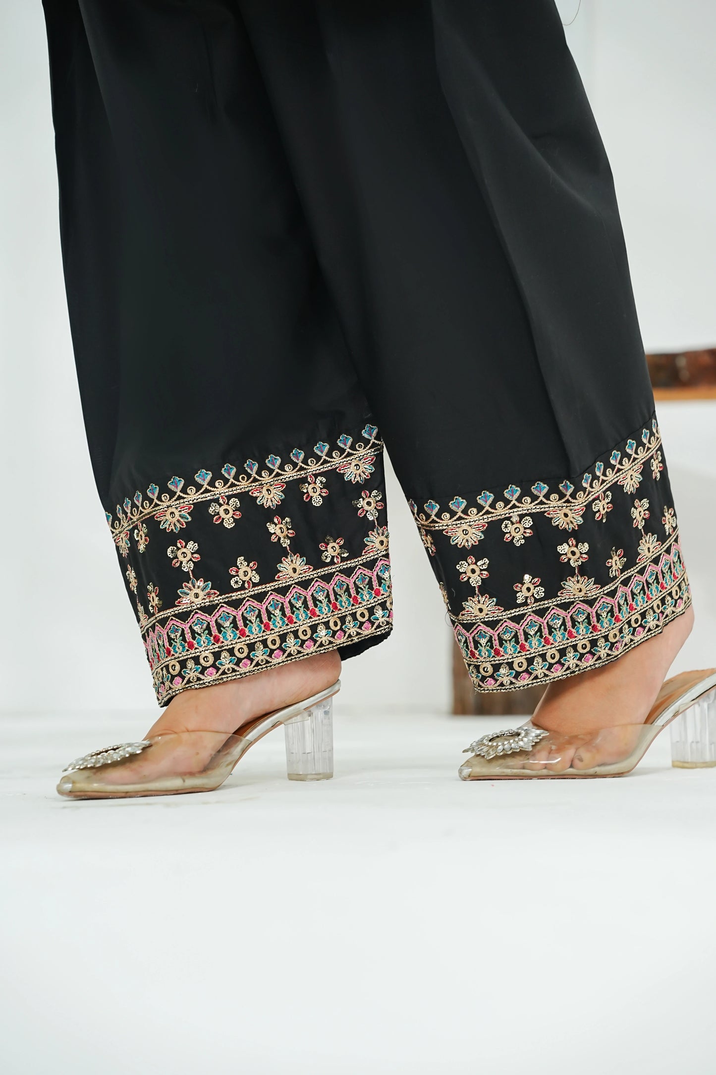 Amna Khuram – BLACK Charizma Style 3PC Cotton Lawn Stitched Suit