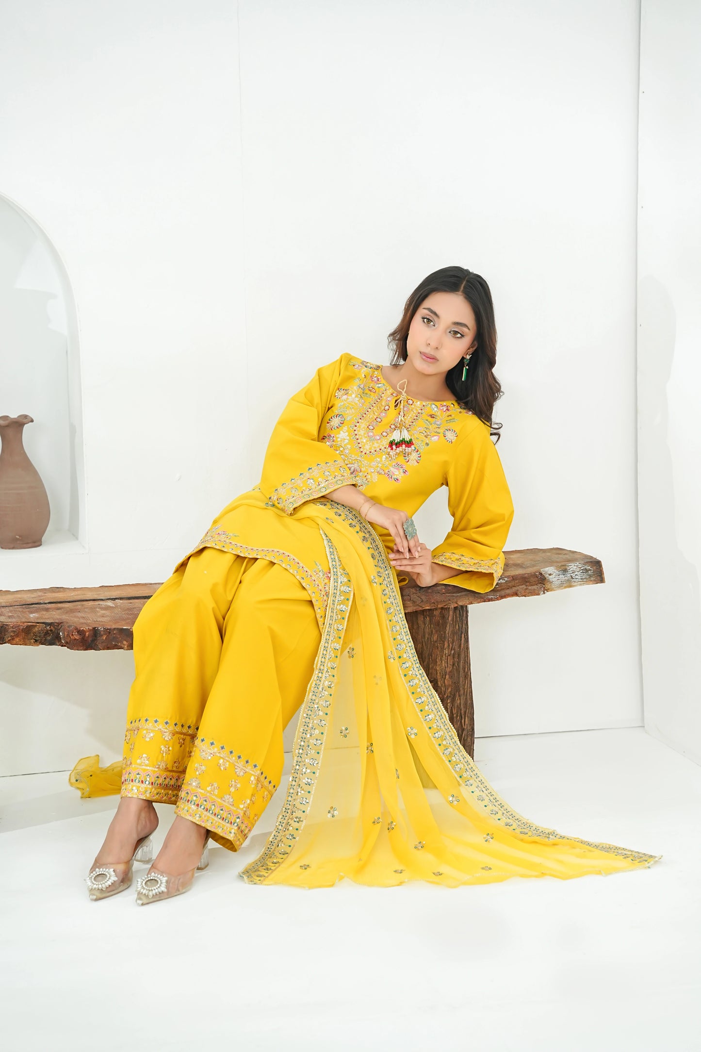 Amna Khuram – Yellow Charizma Style 3PC Cotton Lawn Stitched Suit