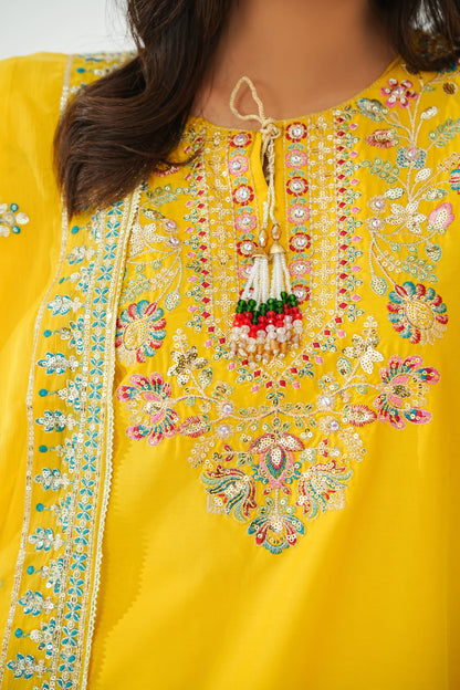 Amna Khuram – Yellow Charizma Style 3PC Cotton Lawn Stitched Suit