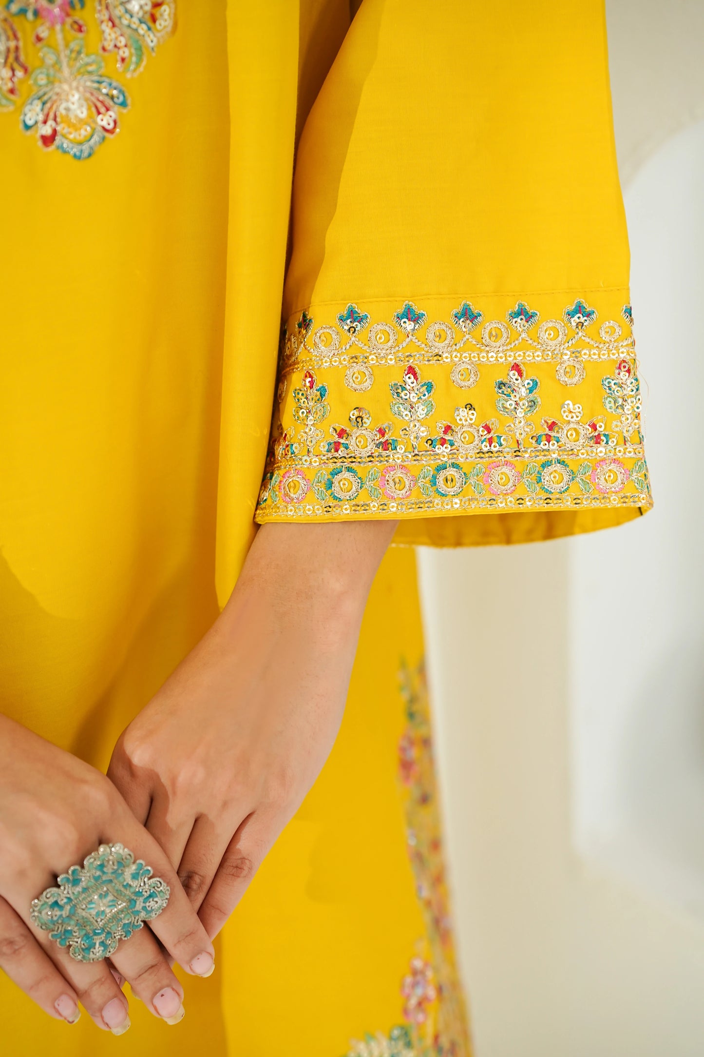 Amna Khuram – Yellow Charizma Style 3PC Cotton Lawn Stitched Suit