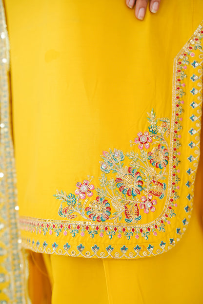 Amna Khuram – Yellow Charizma Style 3PC Cotton Lawn Stitched Suit