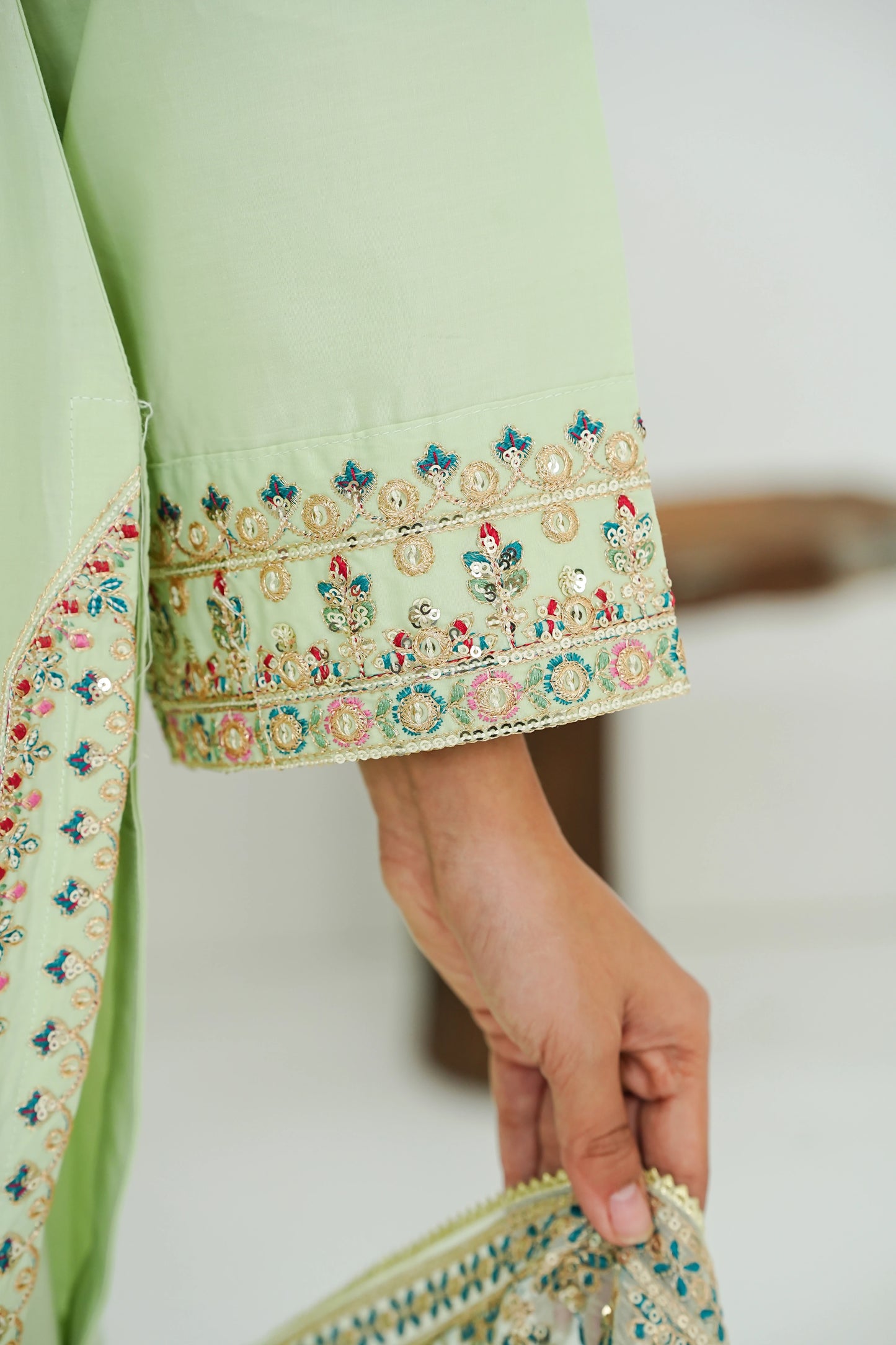 Amna Khuram – Mint Charizma Style 3PC Cotton Lawn Stitched Suit