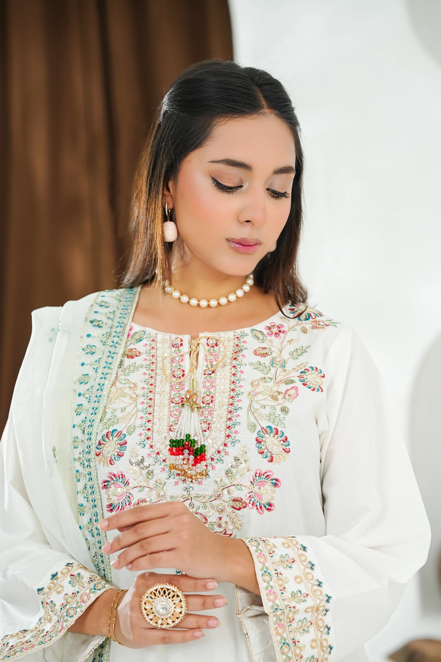 Amna Khuram – White Charizma Style 3PC Cotton Lawn Stitched Suit