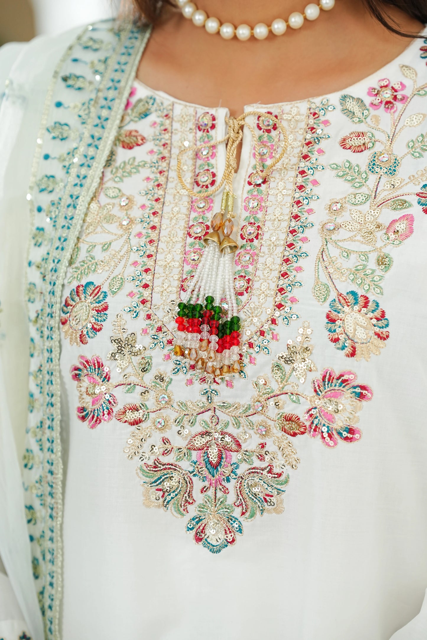 Amna Khuram – White Charizma Style 3PC Cotton Lawn Stitched Suit