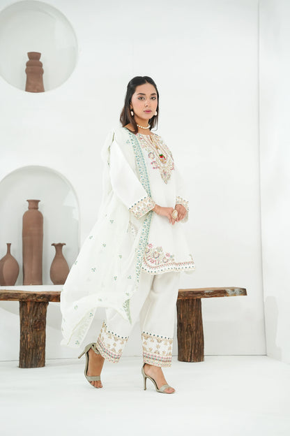 Amna Khuram – White Charizma Style 3PC Cotton Lawn Stitched Suit
