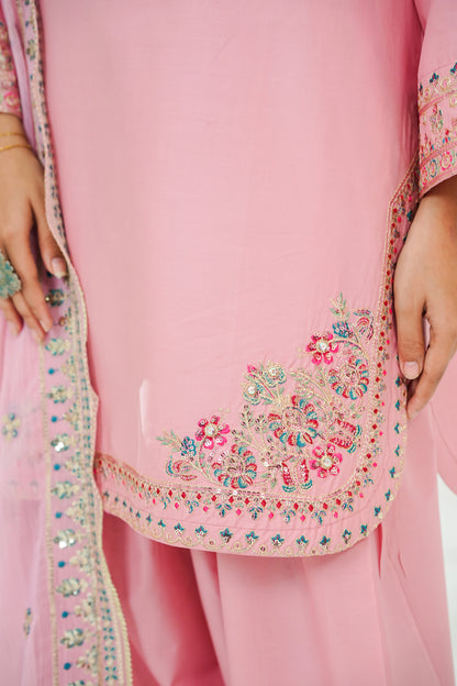 Amna Khuram – Peach Charizma Style 3PC Cotton Lawn Stitched Suit