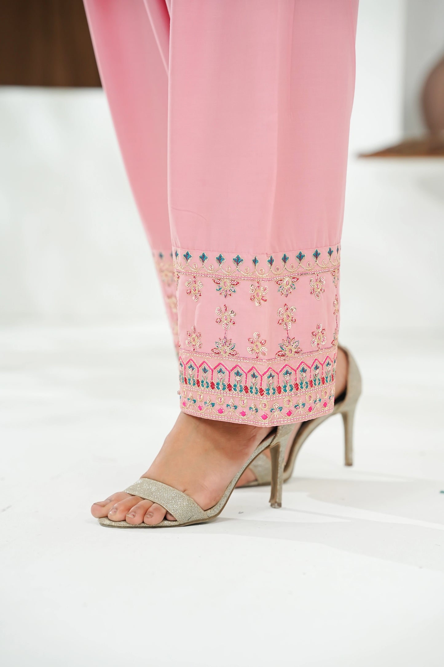 Amna Khuram – Peach Charizma Style 3PC Cotton Lawn Stitched Suit