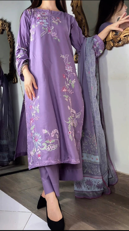 Amna Khurram – 3 Piece Lawn Embroidered Suit with Chiffon Dupatta