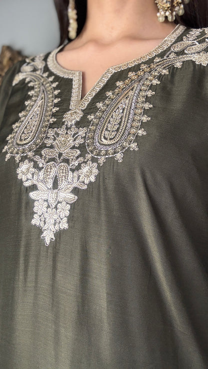 Amna Khurram Formal Collection – Viscose 3 Piece Suit with Embroidered Chiffon Dupatta