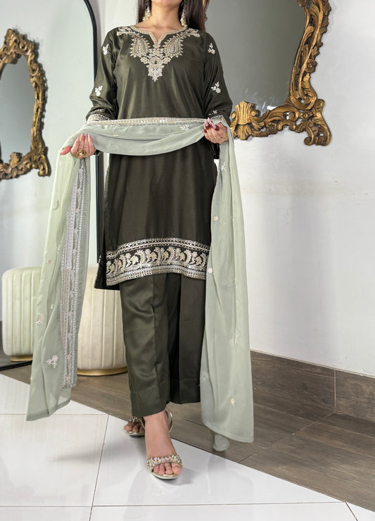Amna Khurram Formal Collection – Viscose 3 Piece Suit with Embroidered Chiffon Dupatta